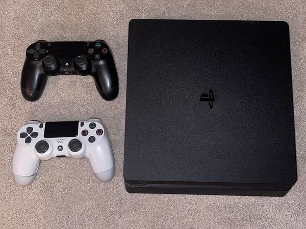 PS4 with x2 controllers