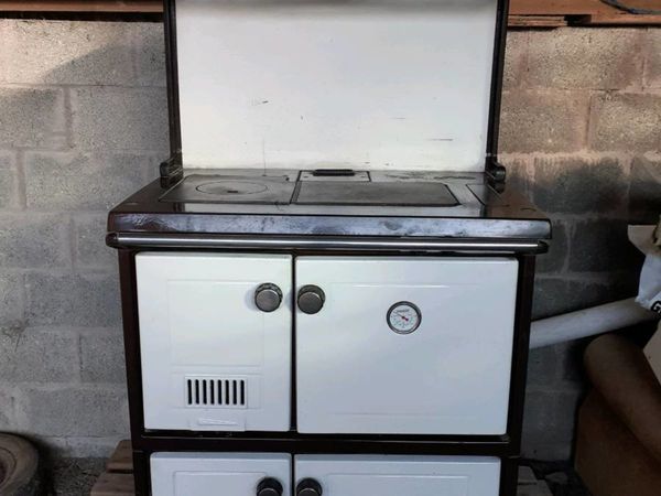 Stanley solid fuel cooker with a back boiler