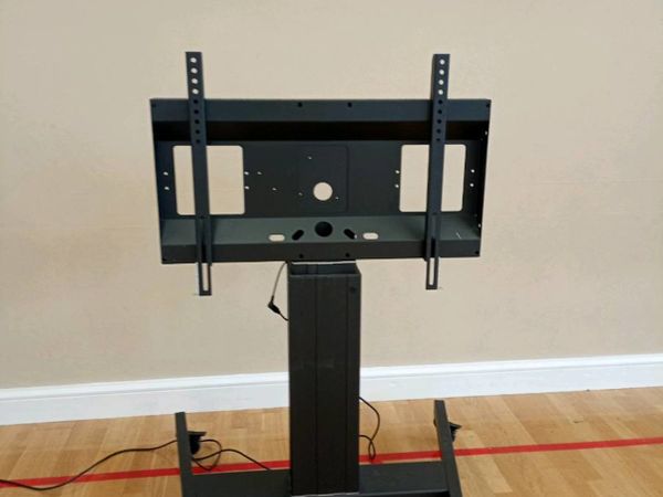 Height adjustable and portable TV / Monitor Stand