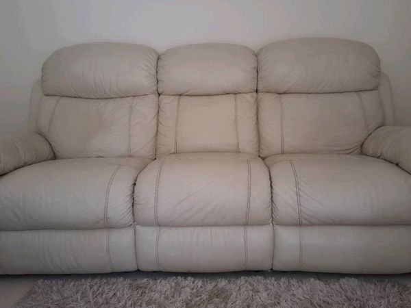 Lovely mid cream leather 3-1-1 suite