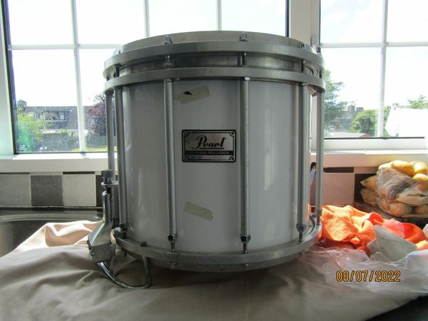 pearl marching snare drum. with