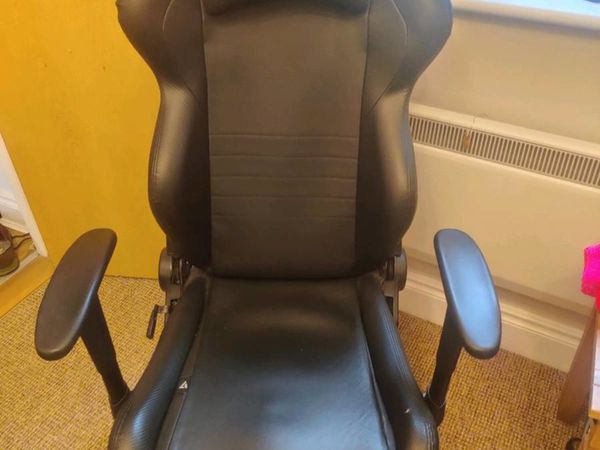 Black gaming office chair
