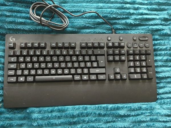 Logitech G - 213 prodigy wired gaming keyboard - barely used