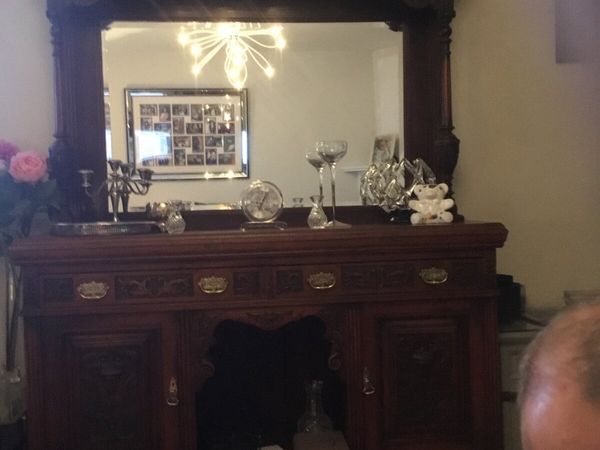 Sideboard with mirrored dresses