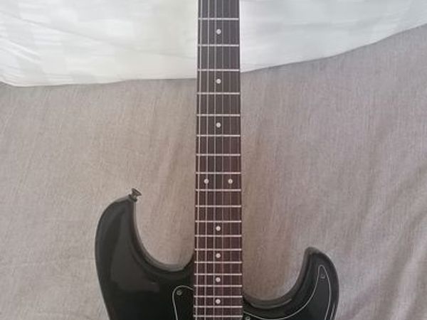 Casio MG-510 midi and electric guitar