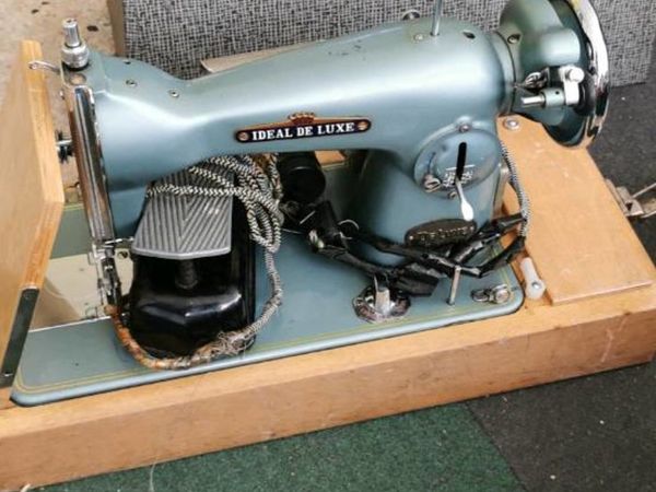 ideal de luxe sewing machine