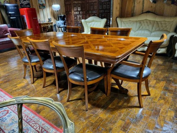 Extending Dining Table & 8 Chairs