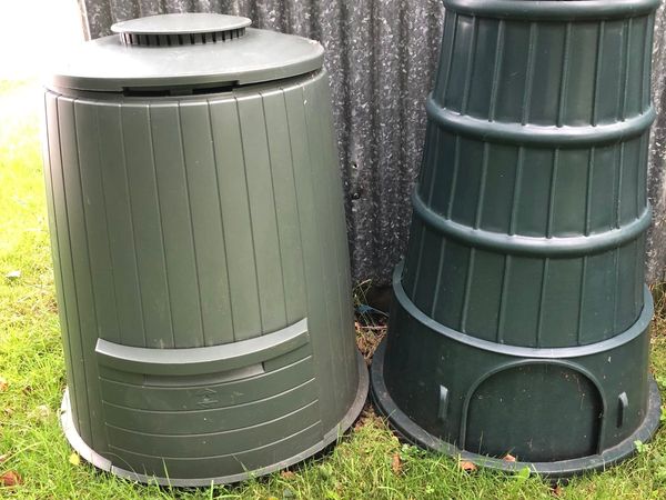2 Compost bins