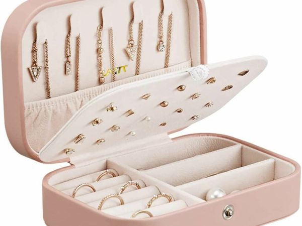 Jewellery Box Organiser Small Travel PU Leather Jewelry Storage Case for Rings Earrings Necklace Bracelets Faux Leather Jewelry Gift Box Girls Women (Pink)