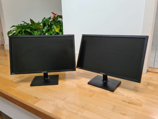 Two Samsung 22 Inch PC Monitor plus stand