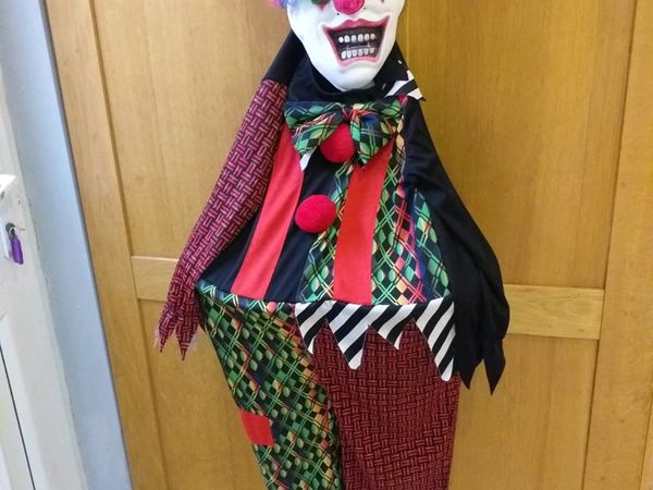 Halloween costume creepy clown