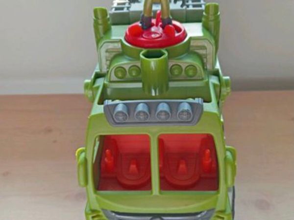IMAGINEXT JURASSIC PARK TRUCK WITH FIGURE
