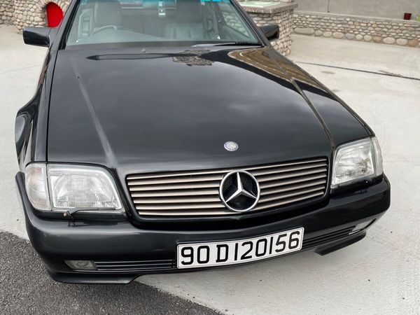 1990 Mercedes-Benz SL300 LOW MILES