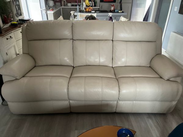 3 seater couch with 2 electric recliner