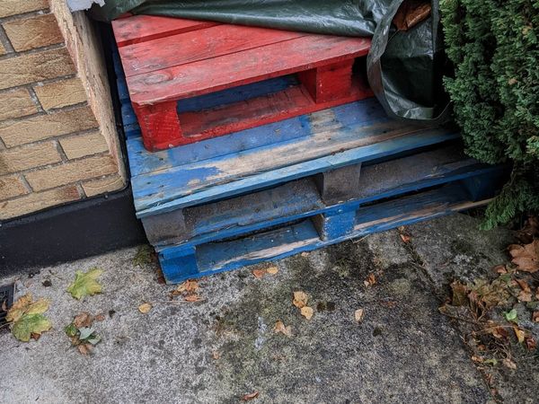 Pallets for free