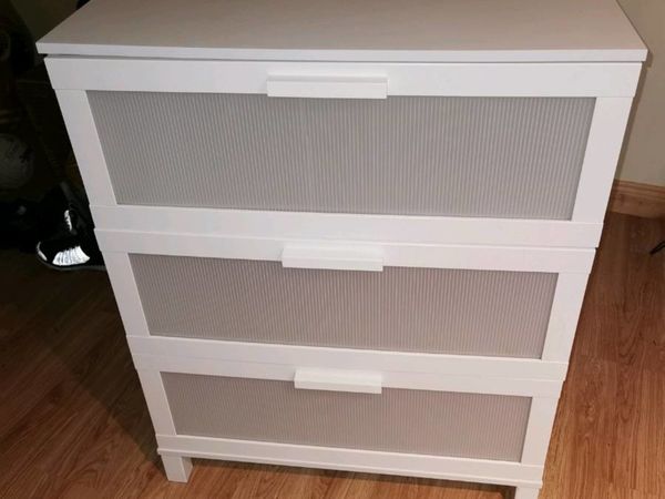 Wardrobe and matching chest of drawers