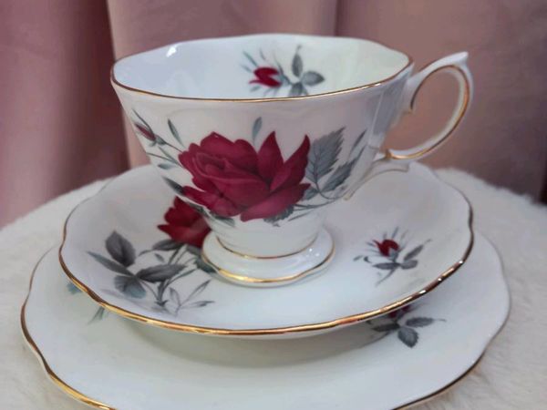 Royal Albert SWEET ROMANCE Vintage Teaset for 8