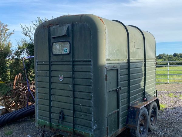 RICE square front horse box