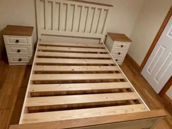 Oak single bed + 2 lockers