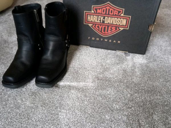 Lady's Harley davidson boots 👢