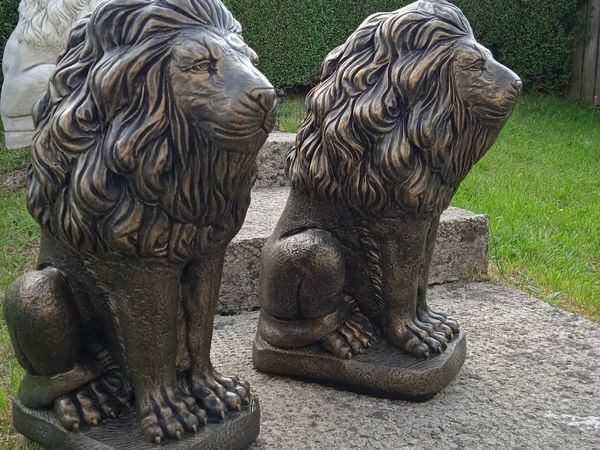 HUGE LION STATUES - GOLD EFFECT FINISH - SOLID