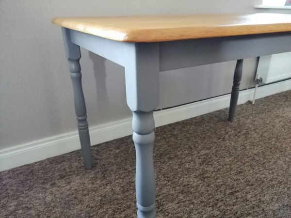 Kitchen/ Dining Table €200