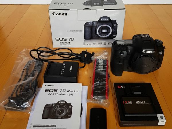 Canon 7D Mark II- mint condition - low shutter count