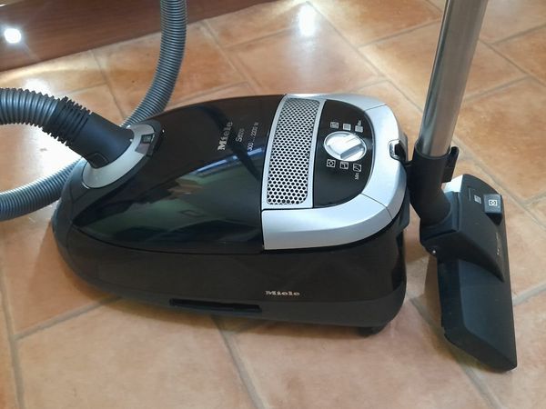 2200watt Miele vacuum/Hoover cleaner