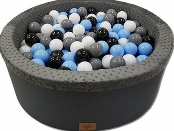 Luxury Baby Ball Pit  with 200 balls