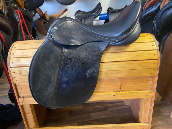 Wide black leather general purpose saddle 18”