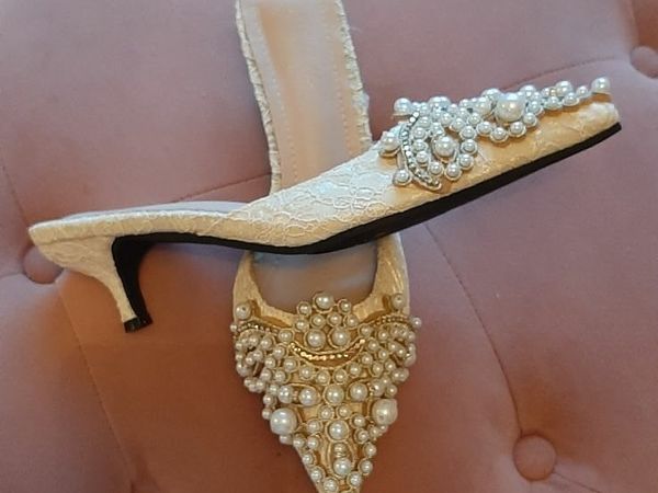 Pearl kitten heels size 6