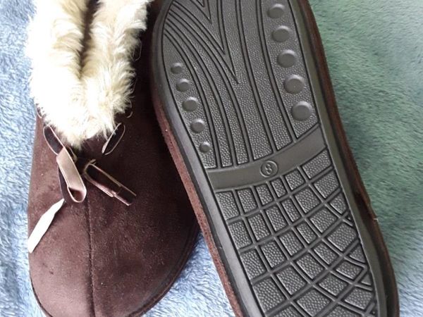 Ladies new  (pavers)  brown  slippers