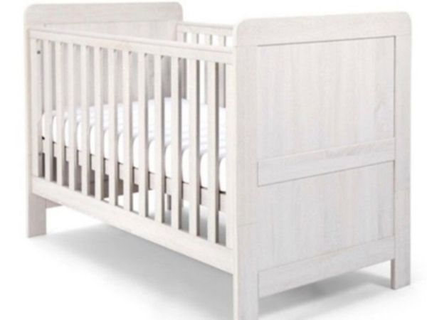 Mamas & Papas White Cot bed (perfect condition)