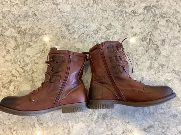 HEAVENLY FEET brown leather boots size 7 (EU:40)