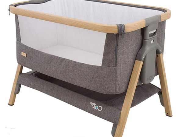 Tutti Bambini - Cozee Bedside Crib Oak/charcoal