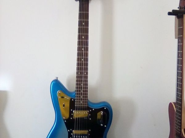 squire jaguar with extras/read add