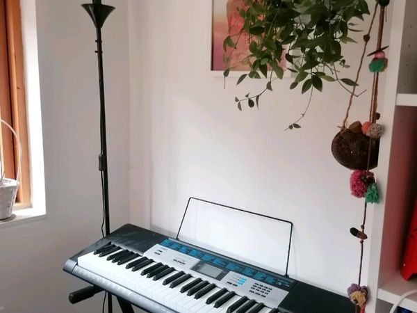 CASIO LK-136 Keyboard with stand