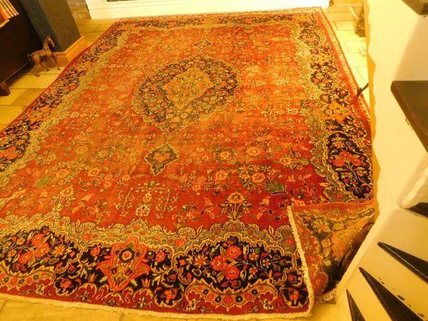 Large  Middle Eastern rug (12 3/4ft x 10ft)
