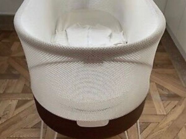 Snoo smart sleeper bassinet