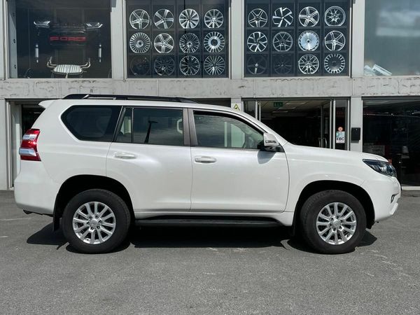 Toyota Landcruiser 2016 *5-SEATER* 1-owner Low kms