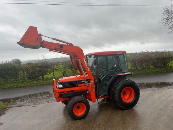 Kubota Compact Tractor with Front loader