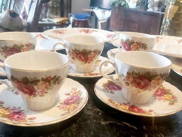 Beautiful teaset with roses