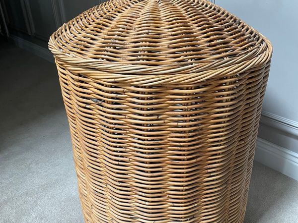 Wicker Storage/Laundry Basket With Lid