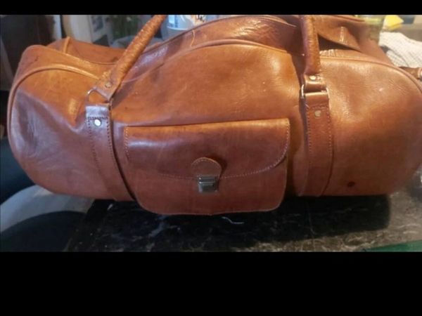 Strong cow leather weekender bag