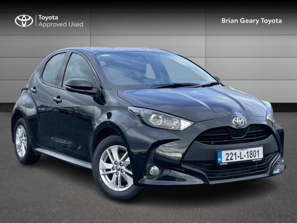 Toyota Yaris 1.0 Luna  pcp Available