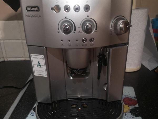 Delongi magnifica  bean to cup  coffee machine as new