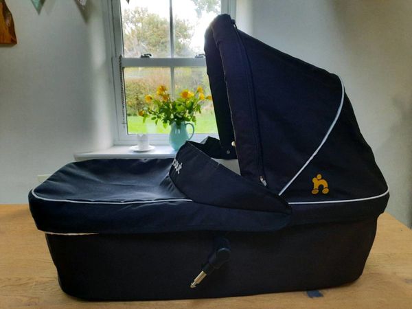 Out n About carrycot/ bassinet and raincover