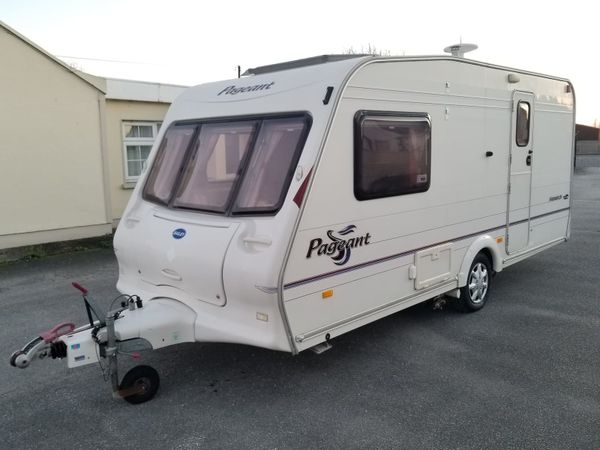 LOVELY 2 BERTH BAILEY PAGEANT TOURING CARAVAN.