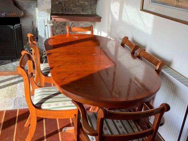 Yew & Mahogany Dining Table & 2 Carvers & 4 chair