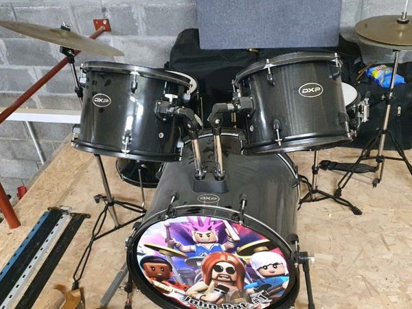 Full drum kit